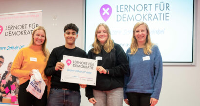 Schule erhält Plakette "Lernort für Demokratie"